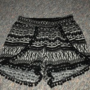 Rue 21 Black and white patterned shorts